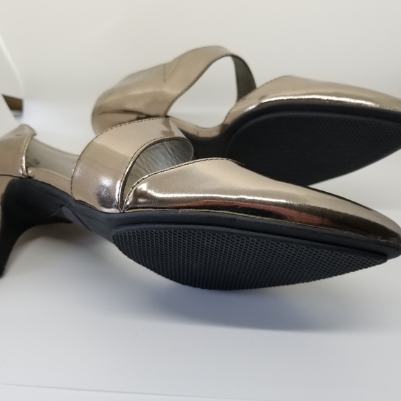 Me Too Strappy Mary Jane in Silver - Size 7 - Picture 4 of 4